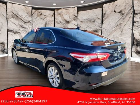 Used 2019 Toyota Camry LE image 5
