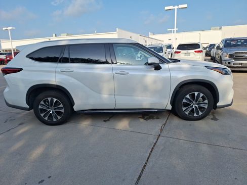 Used 2020 Toyota Highlander XLE image 7