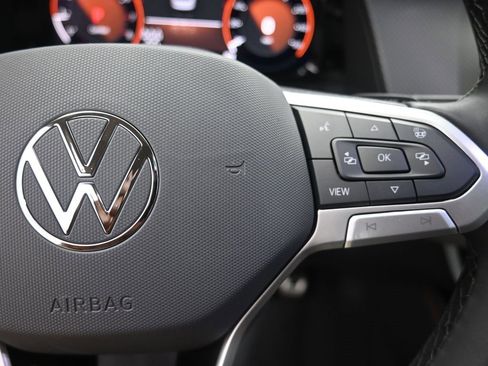 Used 2025 Volkswagen Atlas Peak Edition SE image 14