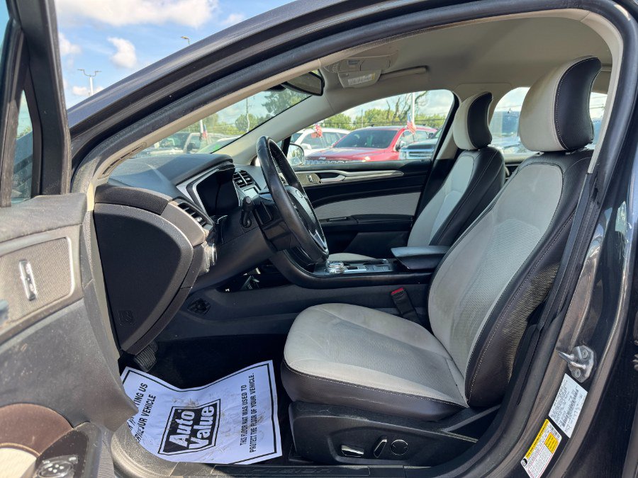 Used 2019 Ford Fusion SE w/ Equipment Group 151A FWD image 15