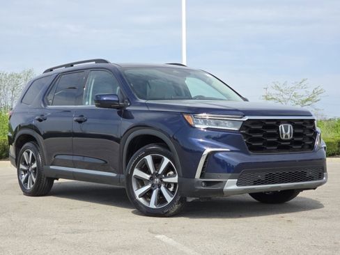 Used 2024 Honda Pilot Touring image 2