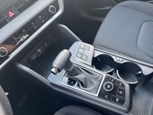 Used 2025 Kia Sportage LX image 40