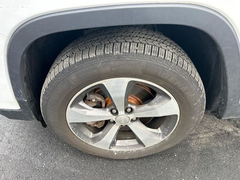 Used 2020 Jeep Cherokee Limited image 8