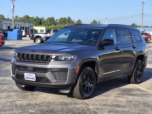 New 2026 Jeep Grand Cherokee L 2WD image 3