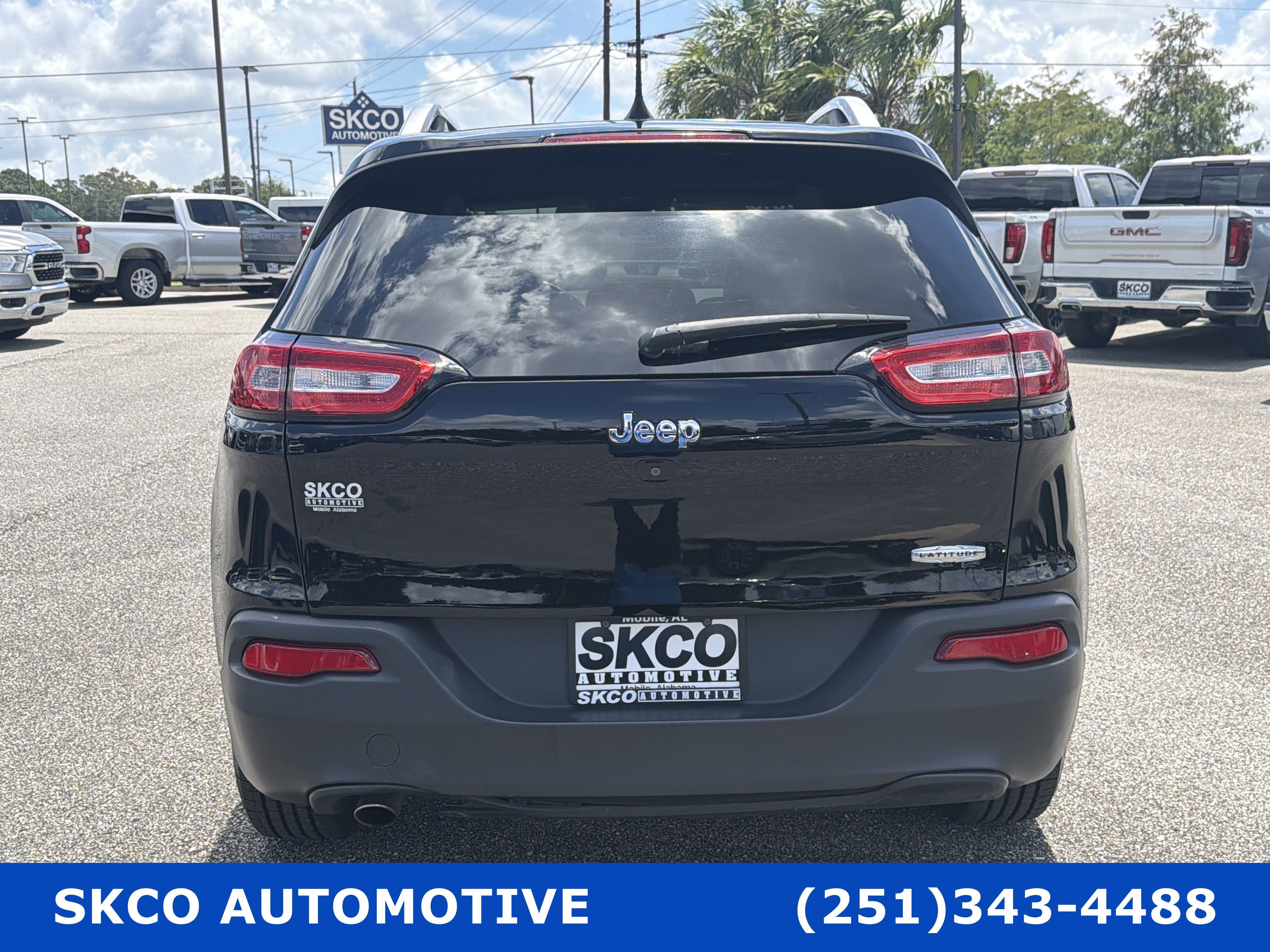 Used 2018 Jeep Cherokee Latitude Plus AWD/4WD image 4