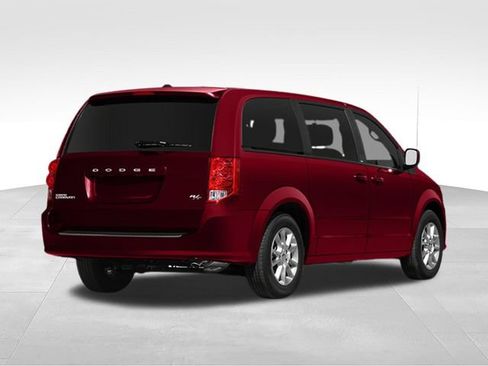 Used 2013 Dodge Grand Caravan SXT FWD image 2
