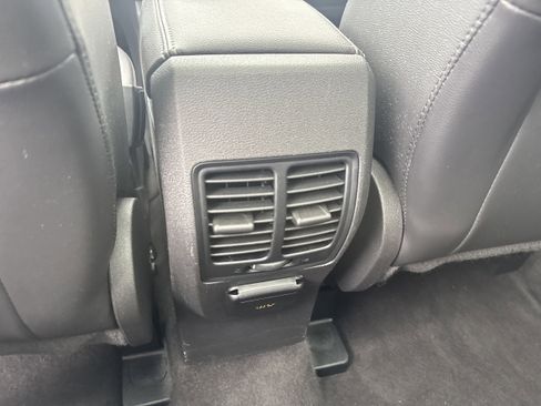 Used 2019 Ford Escape Titanium FWD image 16