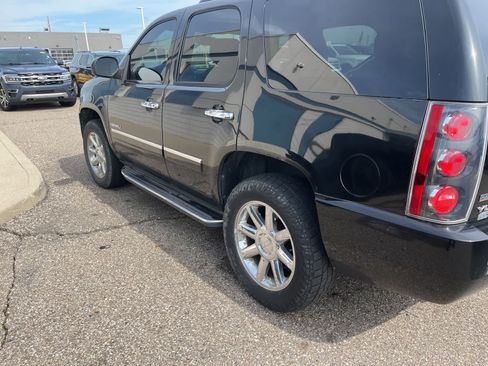 Used 2012 GMC Yukon Denali AWD/4WD image 10