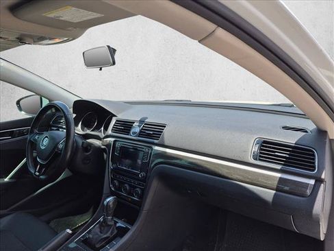 Used 2017 Volkswagen Passat 1.8T SE FWD image 19