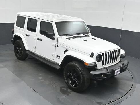 Used 2022 Jeep Wrangler Unlimited Sahara AWD/4WD image 41
