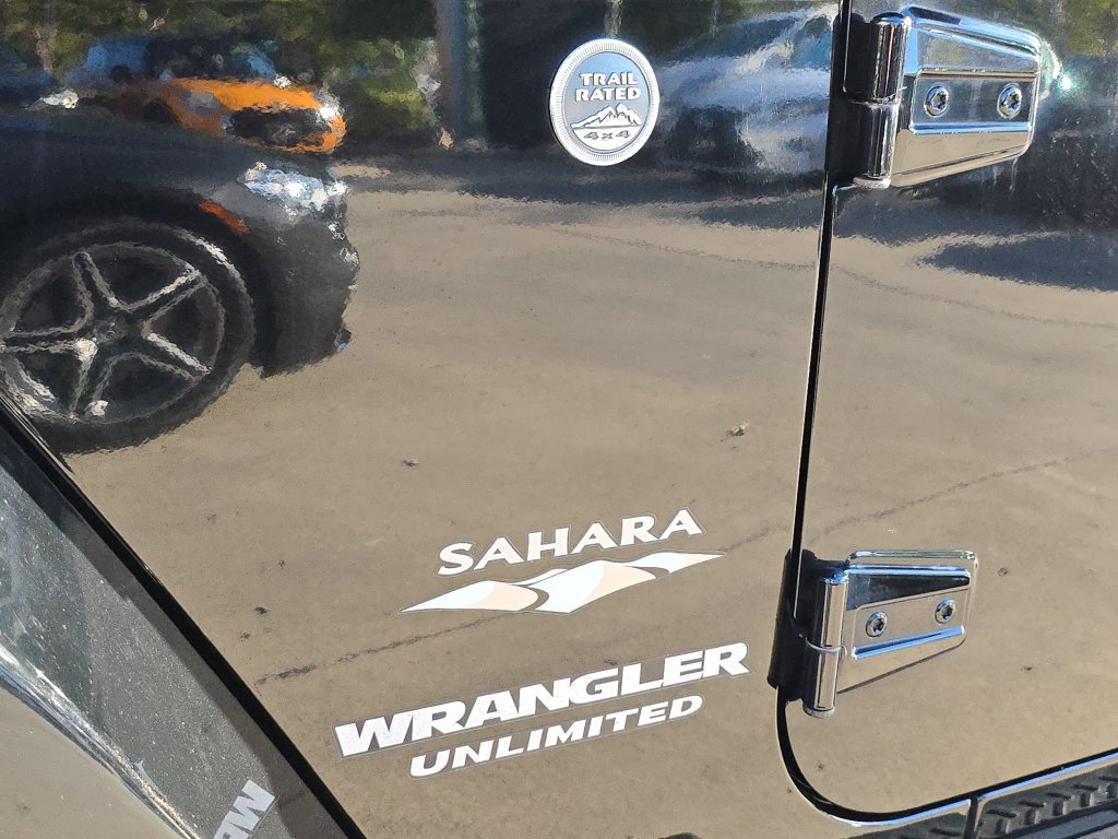 Used 2015 Jeep Wrangler Unlimited Sahara w/ Connectivity Group AWD/4WD image 36