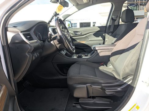 Used 2020 GMC Acadia SLE image 16