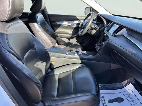 Used 2019 INFINITI QX50 Essential w/ Premium Heat Package image 23