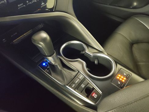 Used 2019 Toyota Camry XLE image 26