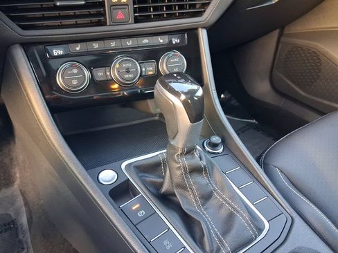 Used 2023 Volkswagen Jetta SE FWD image 23