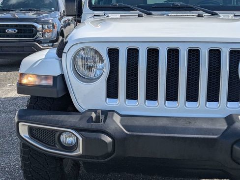 Used 2018 Jeep Wrangler Unlimited Sahara AWD/4WD image 9