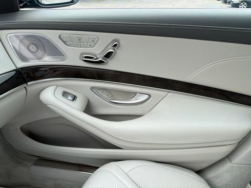 Used 2015 Mercedes-Benz S 550 Sedan image 24