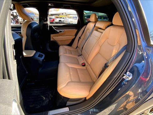 Used 2020 Volvo V90 T6 Cross Country image 18