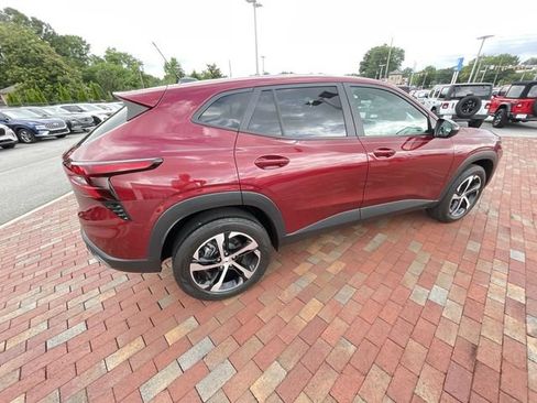 Used 2024 Chevrolet Trax RS FWD image 37