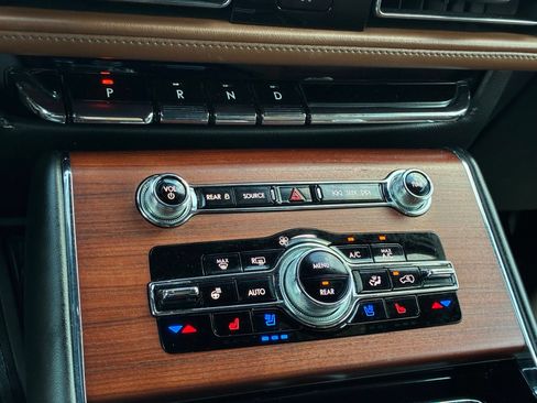 Used 2021 Lincoln Aviator Reserve w/ Equipment Group 201A RWD image 23