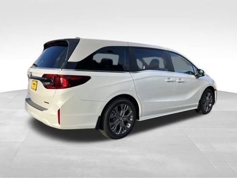 New 2026 Honda Odyssey Touring image 7