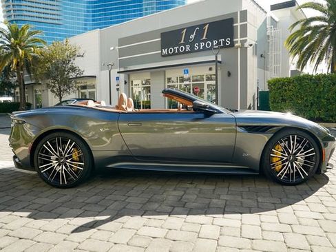 Used 2023 Aston Martin DBS Volante image 32