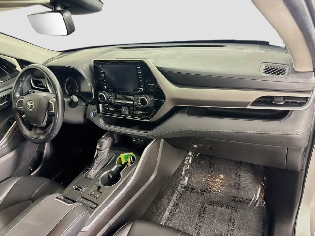 Certified 2022 Toyota Highlander XLE FWD image 32