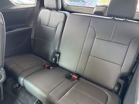 Used 2023 Chevrolet Traverse RS image 15
