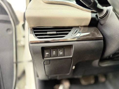 Used 2013 Toyota Avalon XLE Touring image 17