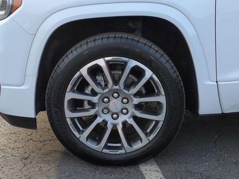 Used 2023 GMC Acadia Denali w/ Denali Technology Package image 11