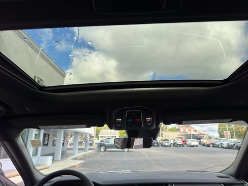 New 2025 Jeep Grand Cherokee Laredo image 23