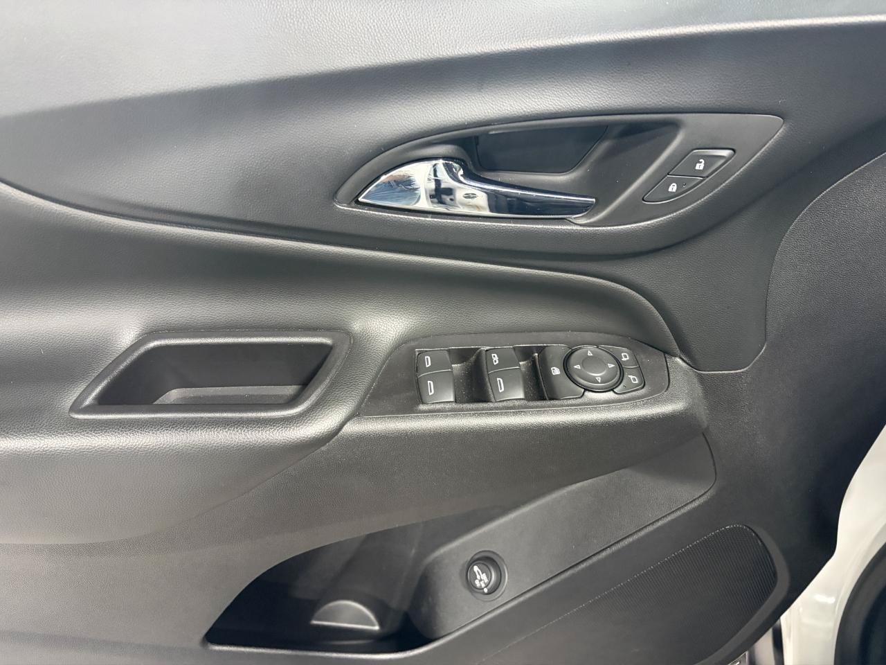 Used 2019 Chevrolet Equinox LT AWD/4WD image 12