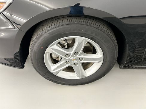 Used 2024 Chevrolet Malibu LT FWD image 11