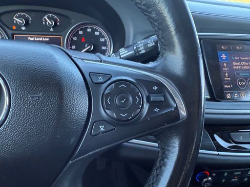 Used 2020 Buick Enclave Essence image 29