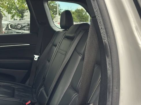 Used 2016 Jeep Grand Cherokee Limited AWD/4WD image 28