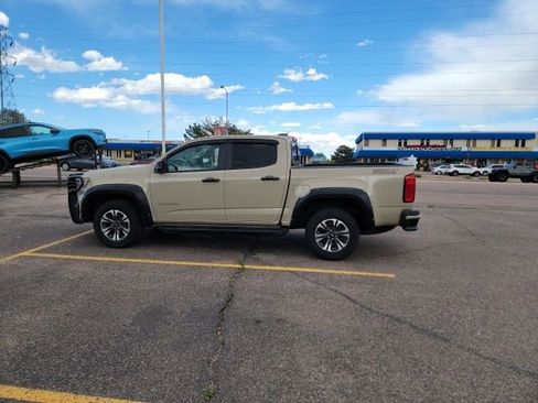Certified 2022 Chevrolet Colorado Z71 w/ Safety Package AWD/4WD image 8
