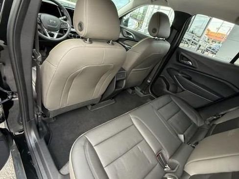Used 2025 Chevrolet Trax ACTIV w/ Sunroof Package FWD image 9