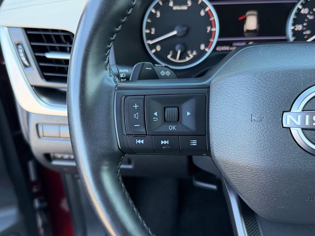 Certified 2025 Nissan Rogue SV FWD image 15
