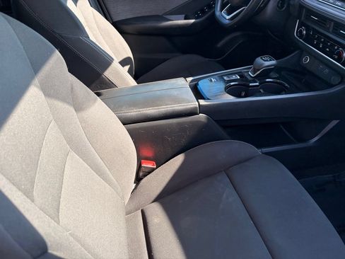 Used 2023 Nissan Rogue S FWD image 12