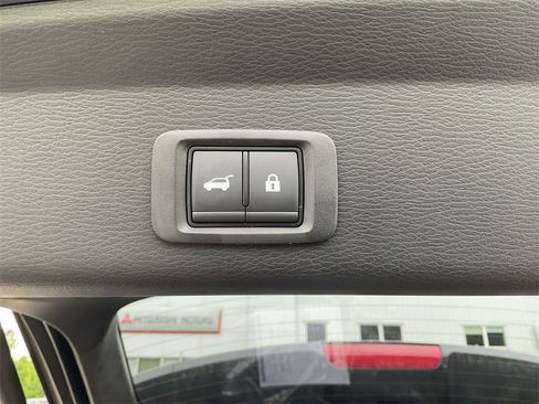 New 2025 Mitsubishi Outlander SE image 30