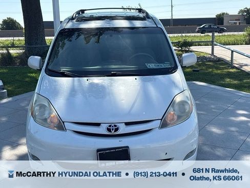 Used 2009 Toyota Sienna XLE FWD image 6