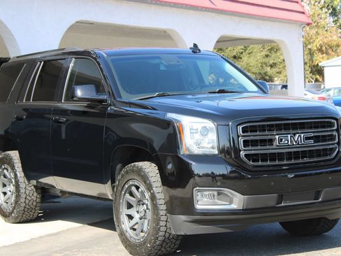 Used 2019 GMC Yukon SLT w/ Graphite Performance Edition AWD/4WD image 3