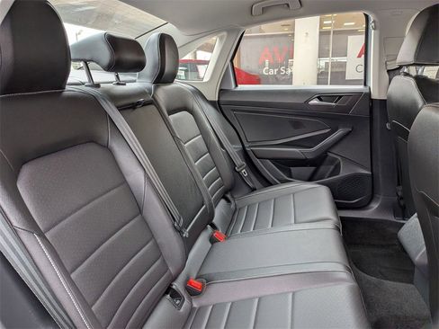 Used 2024 Volkswagen Jetta SE image 31