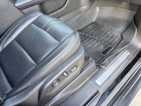 Used 2021 Chevrolet Suburban RST w/ Luxury Package image 34