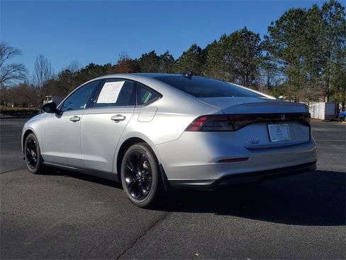 Certified 2025 Honda Accord SE image 5