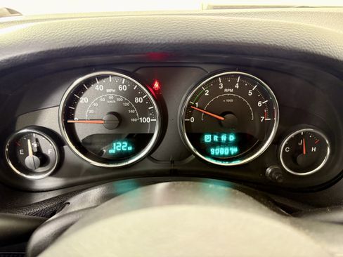 Used 2017 Jeep Wrangler Unlimited Sahara image 16