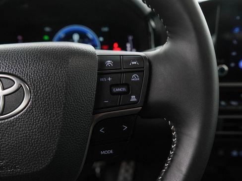 Used 2025 Toyota Camry SE FWD image 24