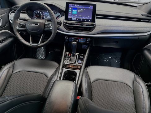 Used 2024 Jeep Compass Latitude image 12