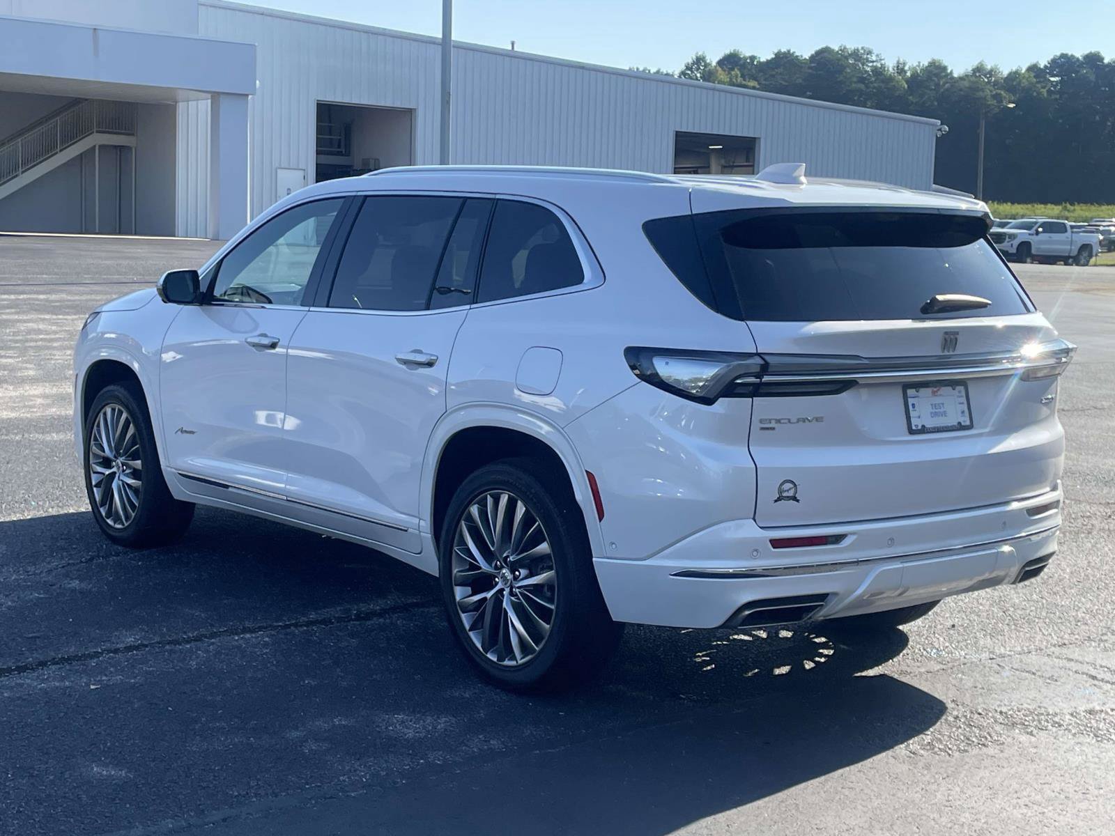 Used 2025 Buick Enclave Avenir w/ Super Cruise Package AWD/4WD image 10