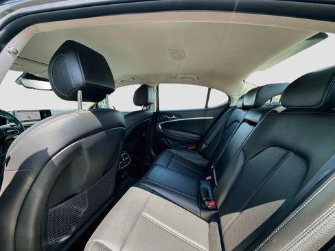 Used 2022 Genesis G70 2.0T RWD image 23